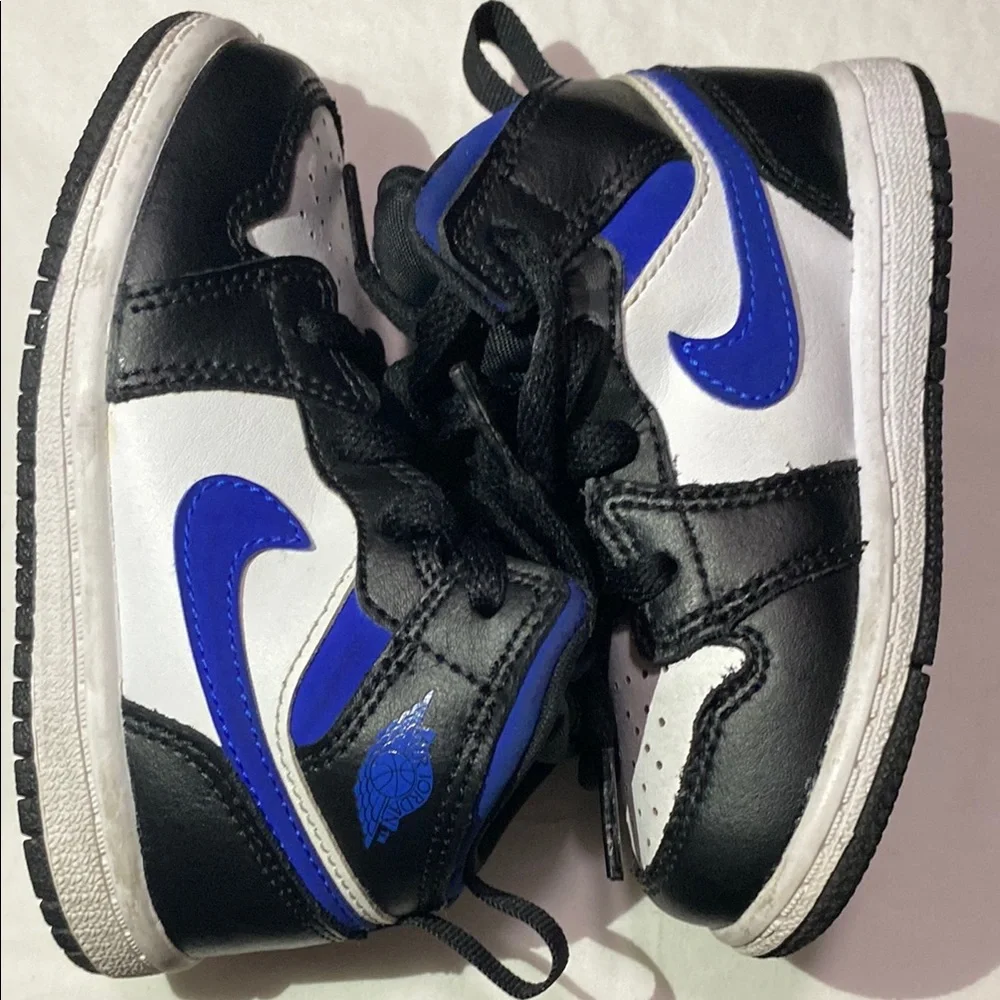 Nike Kids Black and Blue Sneakers size 7C
